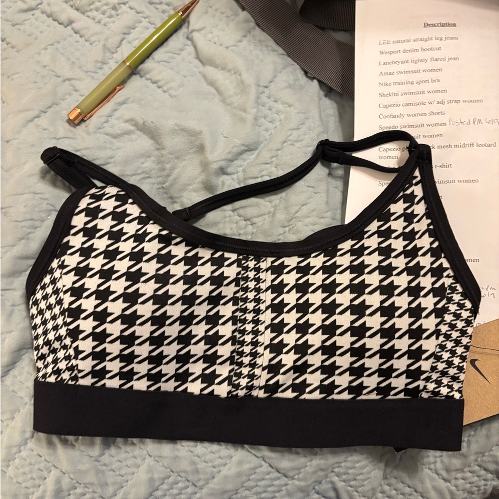 Nike Stylish Black and White Houndstooth Sports Bra-NWT
